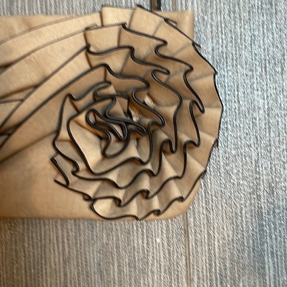 Big Buddha with rosette flower 9”x5x wrist bag pics show some wear - Picture 2 of 4